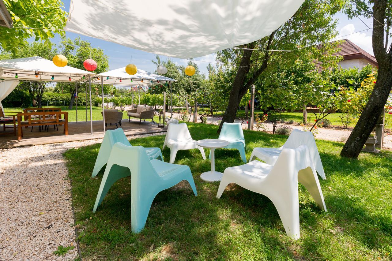 Manor Apartments, Csopak Bagian luar foto